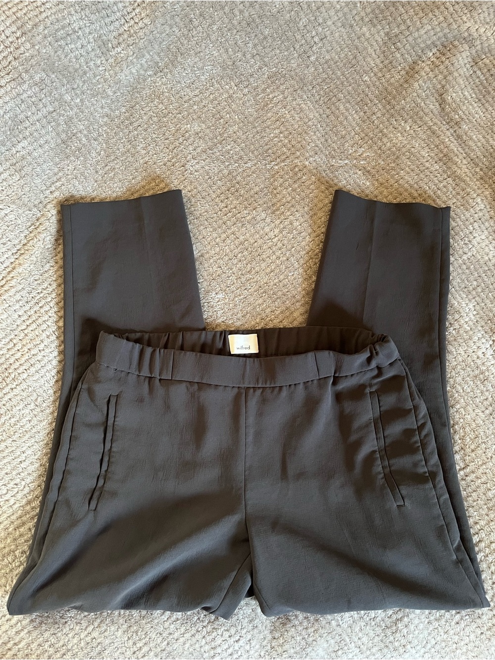 Aritzia Wilfred Darontal Cropped Crepe Trousers - Picture 5 of 10